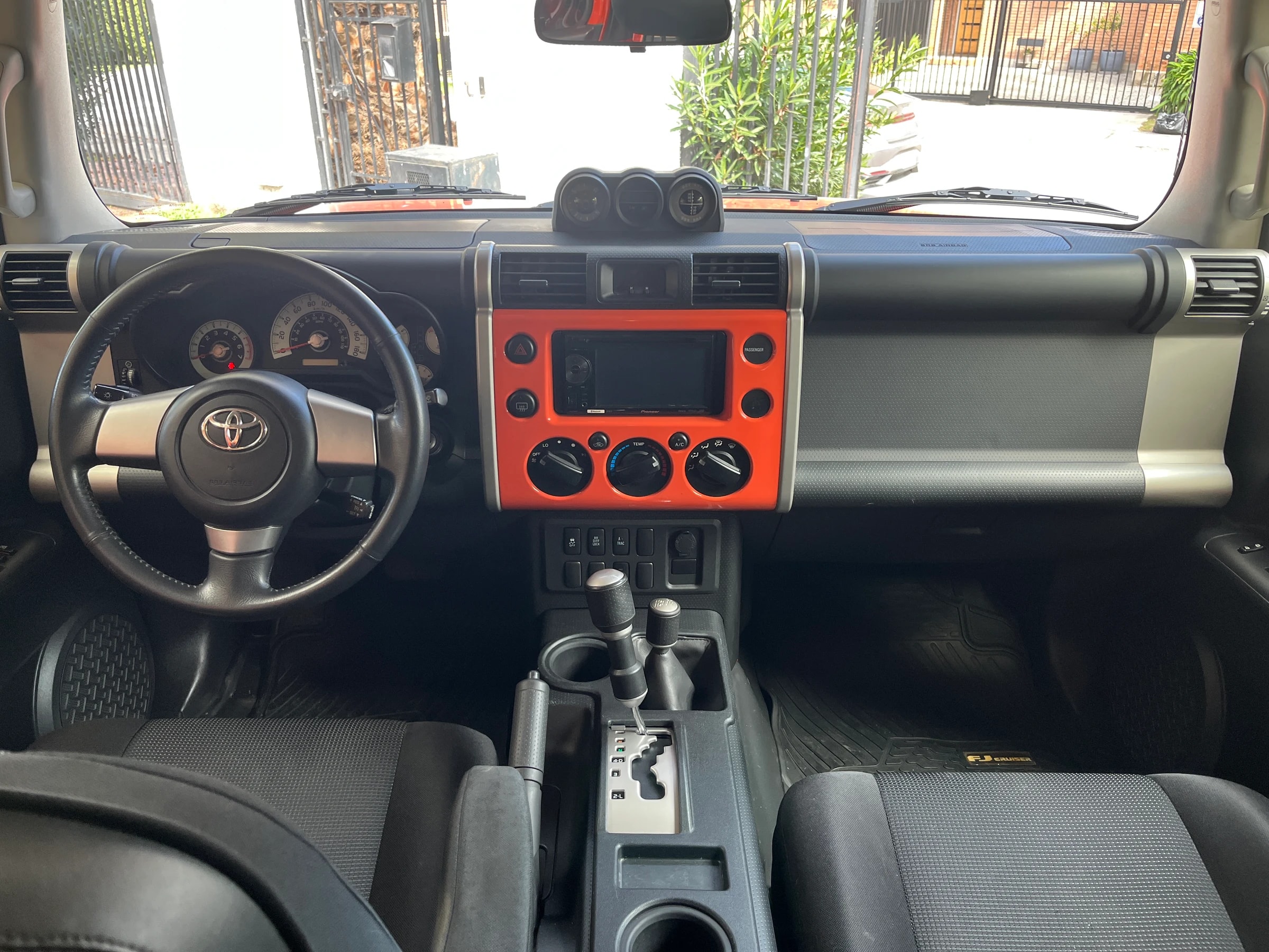 TOYOTA FJ Cruiser - 13