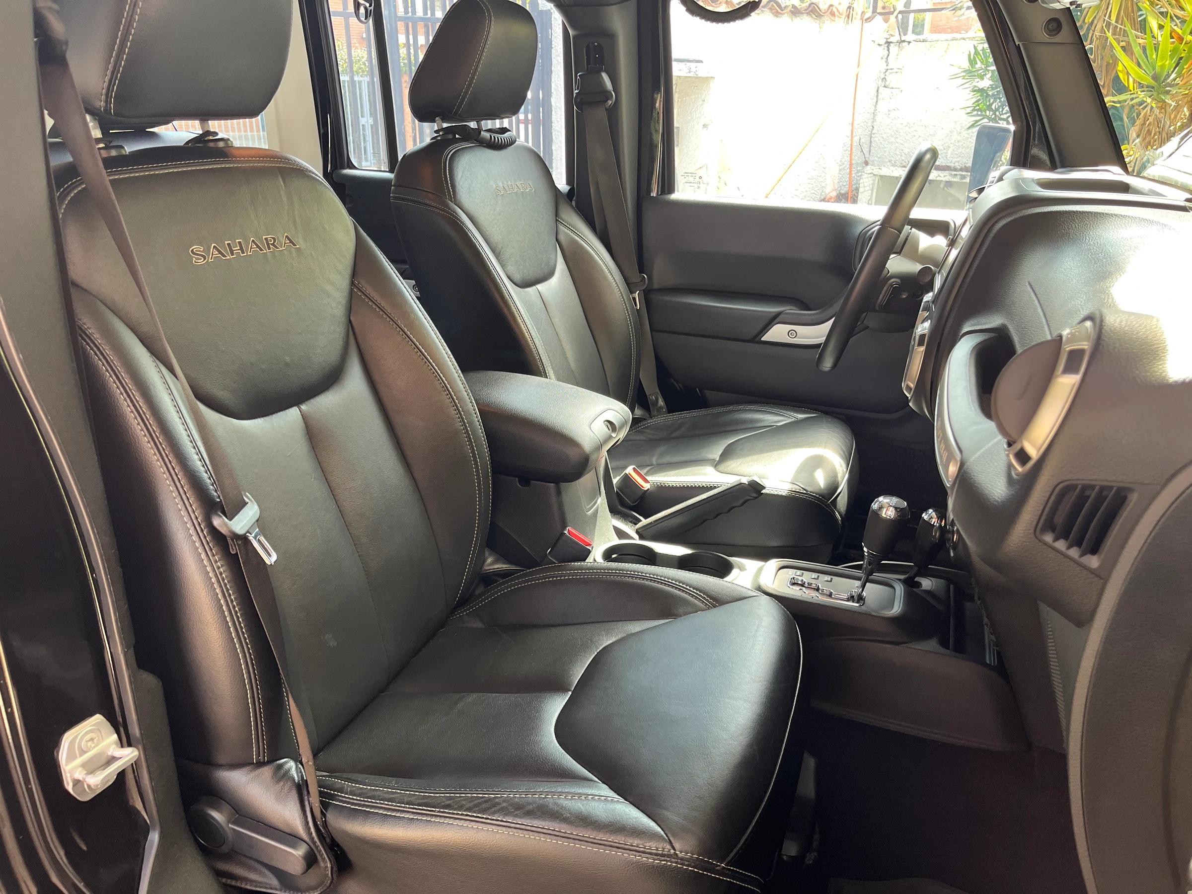 Jeep Wrangler Sahara - 10