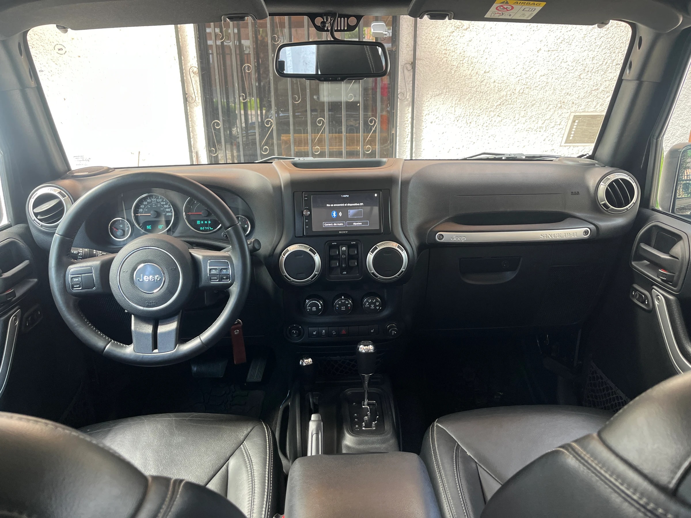 Jeep Wrangler Sahara - 13